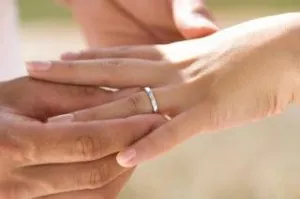 Passage de bagues pour le mariage